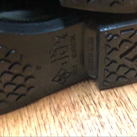 Brand new Dav Weatherproof Luxury Boots -  size 6